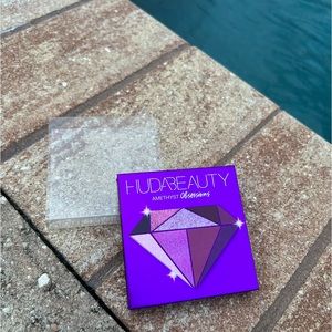 HudaBeauty ‘Amethyst Obsessions’ Eyeshadow Palette
